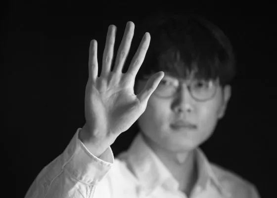 男的把女的操出水视频